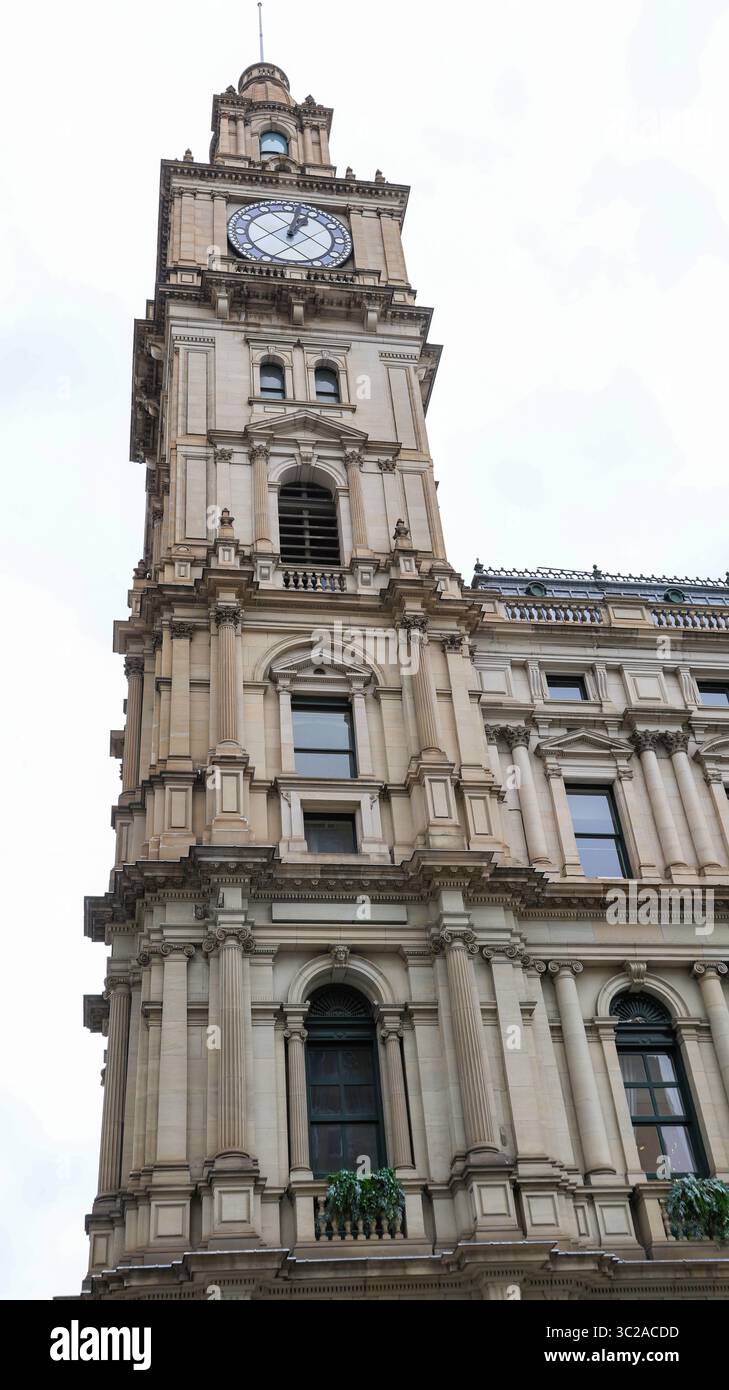Facciata dell'ufficio postale generale (GPO), costruita nel 1859 in una miscela di stile rinascimentale e secondo Impero francese, a Melbourne, Foto Stock