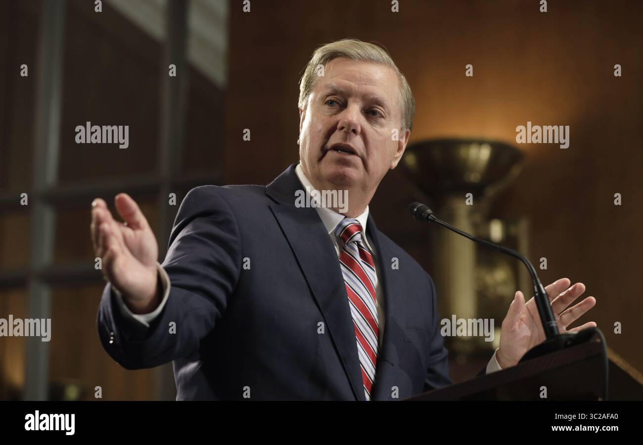 15 maggio 2019 - Washington, DC, Stati Uniti d'America - Presidente della commissione giudiziaria del Senato Lindsey Graham durante una conferenza stampa su Capitol Hill 15 maggio 2019 a Washington, D.C. Graham prevede di introdurre una nuova legislazione per affrontare la crisi dei rifugiati in corso sul confine meridionale. (Immagine di credito: © Glenn Fawcett via ZUMA Wire) Foto Stock