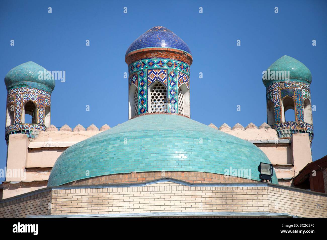 Le cupole del Palazzo Khudoyarkhan a Kokand. Uzbekistan. Foto Stock
