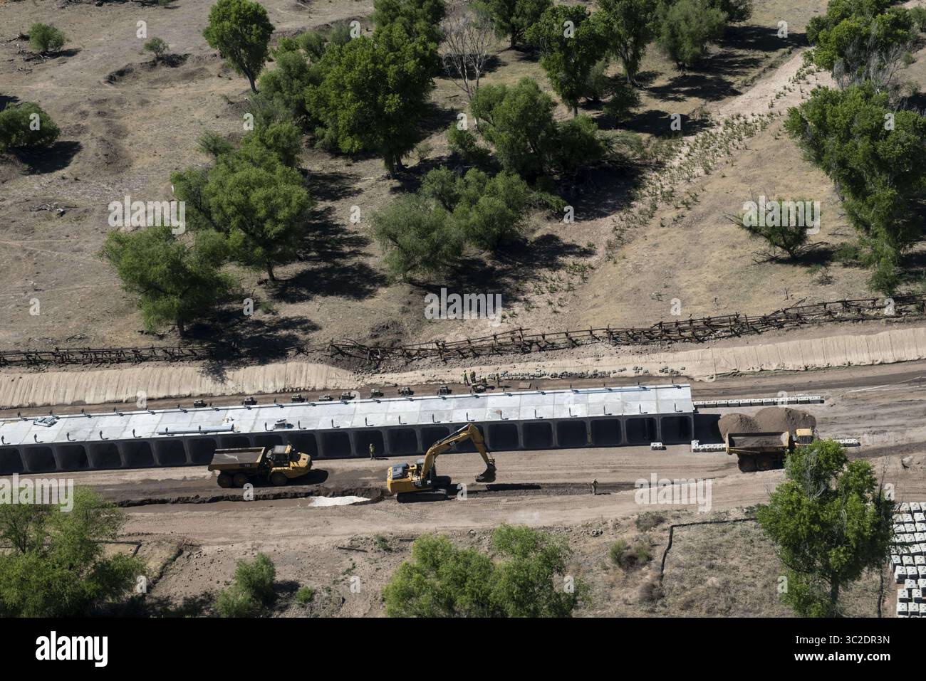 29 maggio 2019 - Sasebe, Arizona, Stati Uniti d'America - Vista aerea del confine degli Stati Uniti lungo la città di El Sasabe, Sonora, Messico da un elicottero UH-60 Blackhawk della dogana degli Stati Uniti 29 maggio 2019 su Sasabe, Arizona. (Immagine di credito: © James K. McCann via ZUMA Wire) Foto Stock