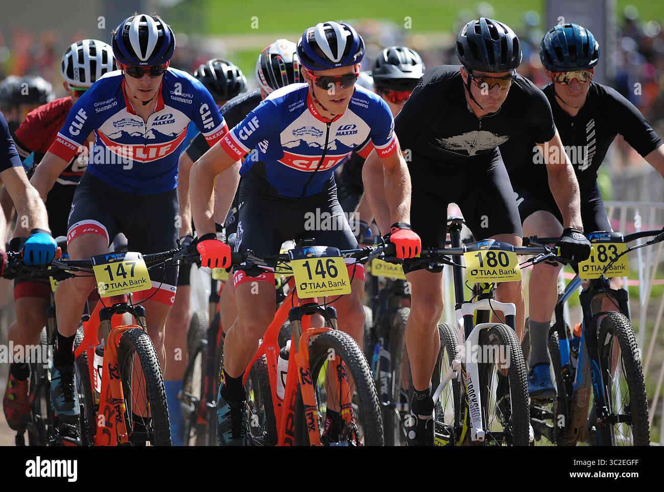 8 giugno 2019: I ciclisti professionisti da uomo lasciano la linea di partenza della corsa di fondo dei GoPro Mountain Games. Ogni estate a Vail, Colorado, si radunano atleti di avventura provenienti da tutto il mondo per celebrare la più grande festa del Nord America per gare di sport d'avventura, arte e musica. Vail, Colorado.(immagine di credito: &Copy; Larry Clouse/CSM tramite cavo ZUMA) Foto Stock