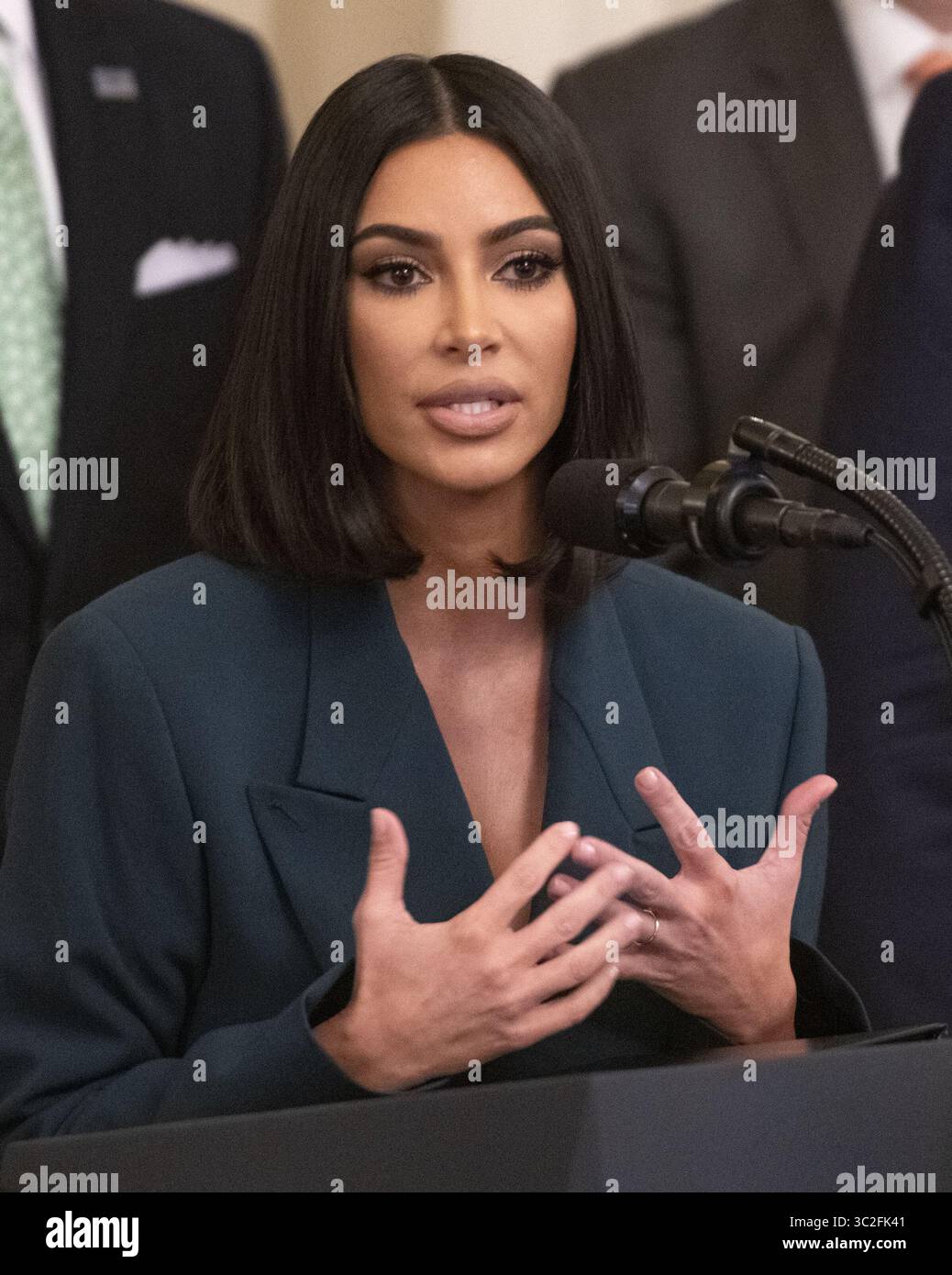 13 giugno 2019 - Washington, Distretto di Columbia, Stati Uniti - Kim Kardashian West parla durante le osservazioni del presidente degli Stati Uniti Donald J. Trump evidenziando i risultati della sua amministrazione sull'assunzione di seconda opportunità e lo sviluppo della forza lavoro nella sala orientale della Casa Bianca a Washington DC giovedì 13 giugno 2019 (Credit Image: © Ron Sachs/CNP via ZUMA Wire) Foto Stock