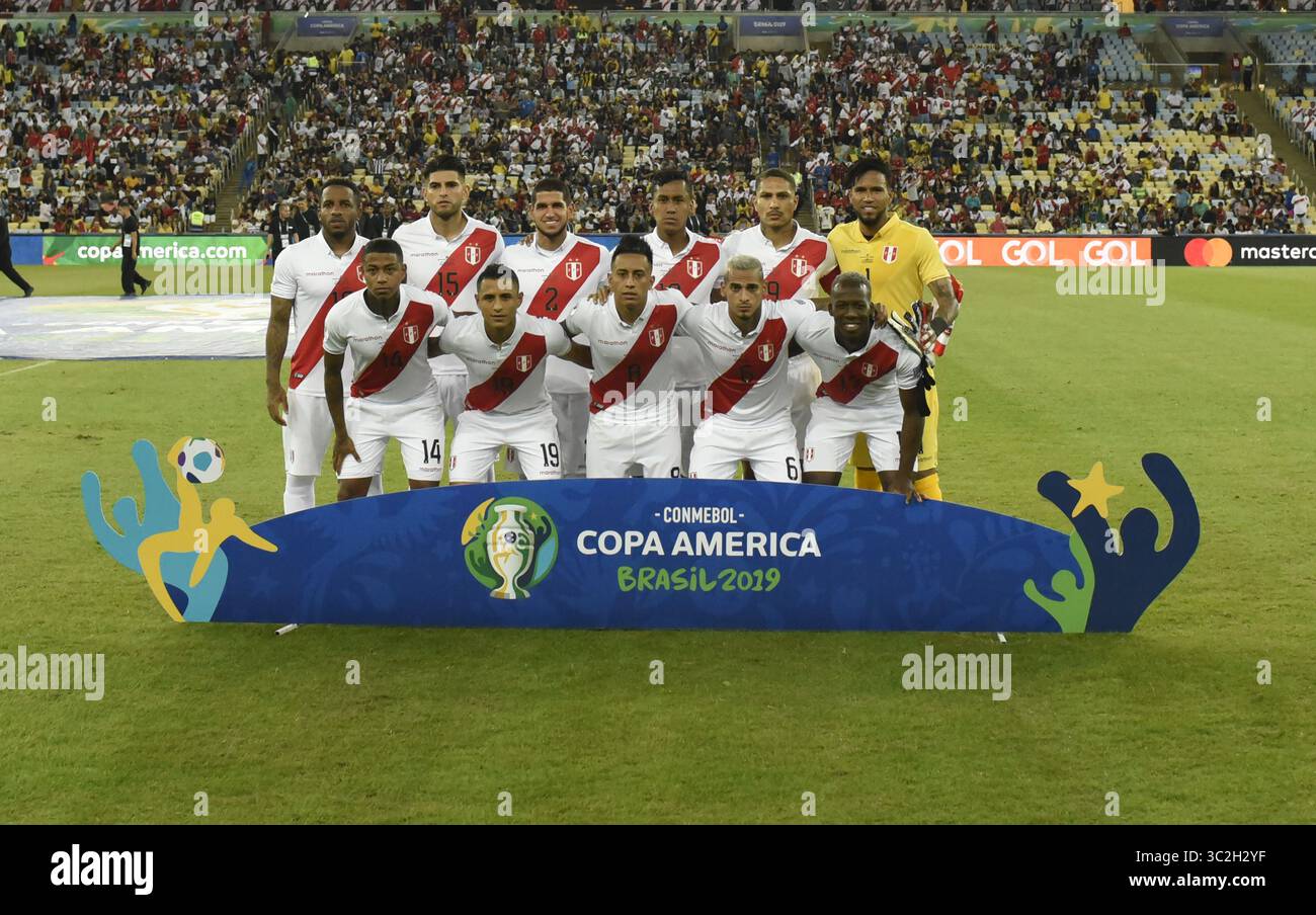 18 giugno 2019 - Rio De Janeiro, RIO DE JANEIRO, BRASILE - 18 giugno....Copa America Football..la squadra peruviana posa per le foto allo stadio Maracanã£........ , 2019.. Rio De Janeiro, : Fabio Teixeira / ZUMA Wire) (credito immagine: © Fabio Teixeira/ZUMA Wire) Foto Stock