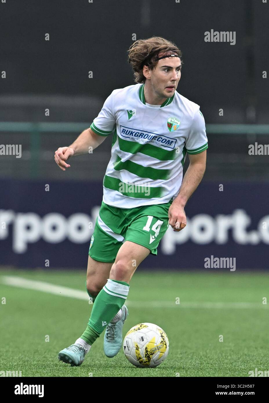 Park Hall Stadium, Oswestry, Shropshire, Inghilterra, 23 luglio 2025. Dan Williams dei New Saints durante i New Saints of Oswestry Town & Llansantffraid Football Club/The New Saints (TNS) contro FC Differdange 03 nella partita di qualificazione del secondo turno di qualificazione della UEFA Europa Conference League First Leg, a Park Hall. (Immagine di credito: ©Cody Froggatt/Alamy Live News) Foto Stock Park Hall Stadium, Oswestry, Shropshire, Inghilterra, 23 luglio 2025. Dan Williams dei New Saints durante i New Saints of Oswestry Town & Llansantffraid Football Club/The New Saints (TNS) contro FC Differdange 03 nella partita di qualificazione del secondo turno di qualificazione della UEFA Europa Conference League First Leg, a Park Hall. (Immagine di credito: ©Cody Froggatt/Alamy Live News) Foto Stock