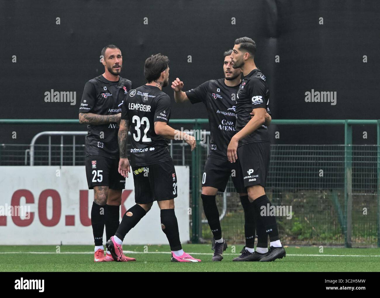 Park Hall Stadium, Oswestry, Shropshire, Inghilterra, 23 luglio 2025. Artur Abreu di Differdange 03 celebra il suo primo gol a squadre durante i New Saints of Oswestry Town & Llansantffraid Football Club/The New Saints (TNS) contro FC Differdange 03 nella partita di qualificazione al secondo turno della UEFA Europa Conference League First Leg, al Park Hall. (Immagine di credito: ©Cody Froggatt/Alamy Live News) Foto Stock Park Hall Stadium, Oswestry, Shropshire, Inghilterra, 23 luglio 2025. Artur Abreu di Differdange 03 celebra il suo primo gol a squadre durante i New Saints of Oswestry Town & Llansantffraid Football Club/The New Saints (TNS) contro FC Differdange 03 nella partita di qualificazione al secondo turno della UEFA Europa Conference League First Leg, al Park Hall. (Immagine di credito: ©Cody Froggatt/Alamy Live News) Foto Stock