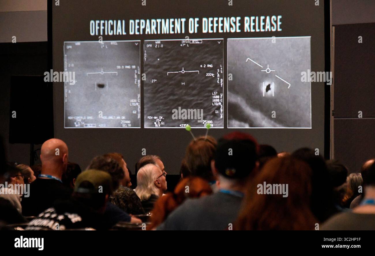 Il nuovo show di History Channel ''Unidentified'' mostra le ultime riprese UFO degli F-18 dei jet fighter statunitensi, durante l'Alien con del 2019 al Los Angeles Convention Center. Los Angeles, CA. Giugno 2019. Foto di Gene Blevins/ZumaPress (immagine di credito: © Gene Blevins/ZUMA Wire) Foto Stock
