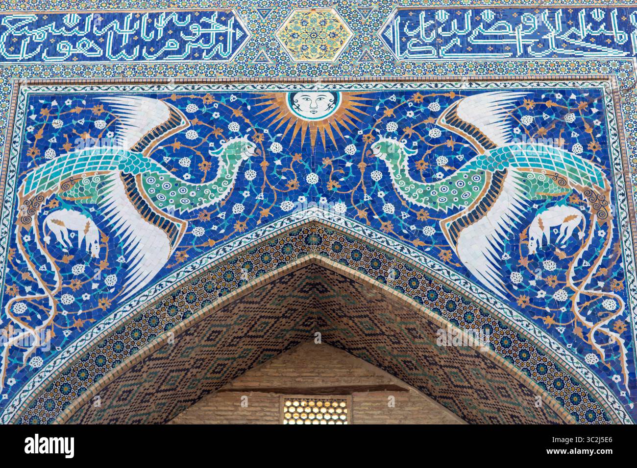 Il portale floreale con creature mitiche a Bukhara. Foto Stock