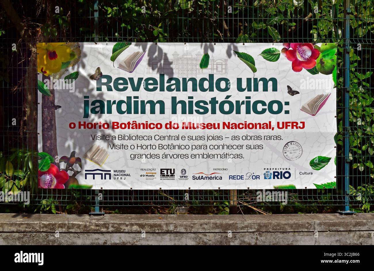 RIO DE JANEIRO, BRASILE - 19 giugno 2025: Banner con informazioni sul Giardino storico del Museo Nazionale di Quinta da Boa Vista Foto Stock