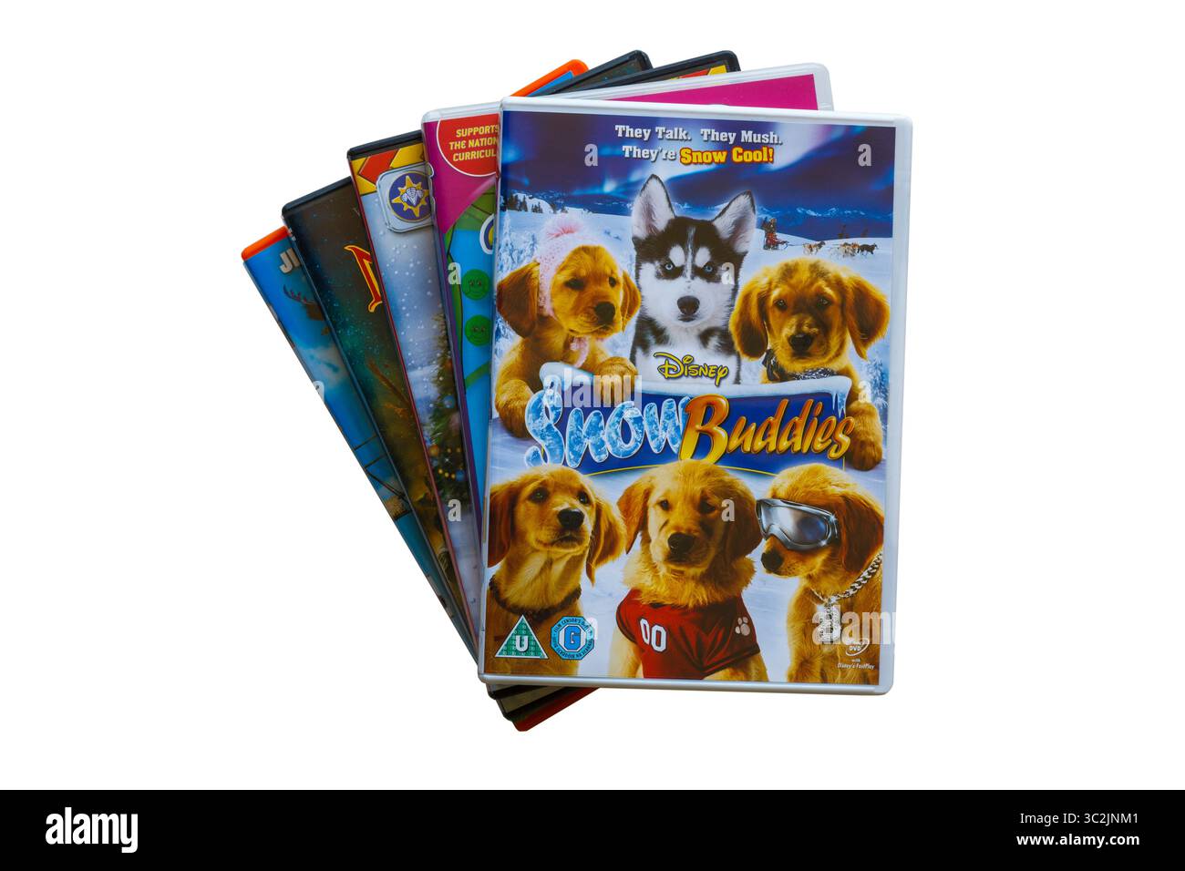 Un mucchio di DVD con il DVD di Snow Buddies in cima isolato su sfondo bianco: Parlano di essere alla moda della neve Foto Stock