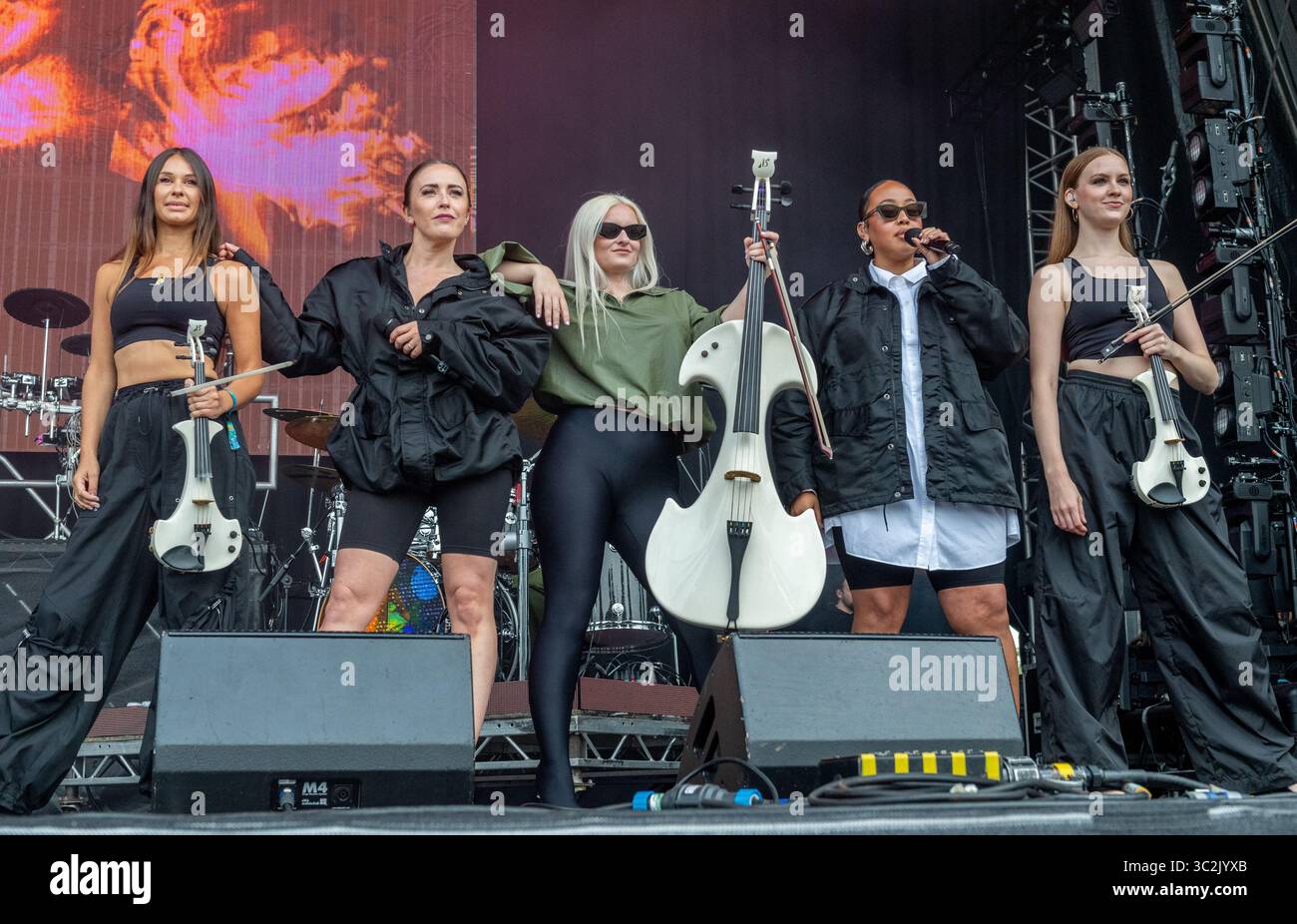 Natasha Bedingfield è una cantante/cantautrice pop multi-platino, dal vivo sul palco del festival Splendour 2025, Nottingham. Foto Stock