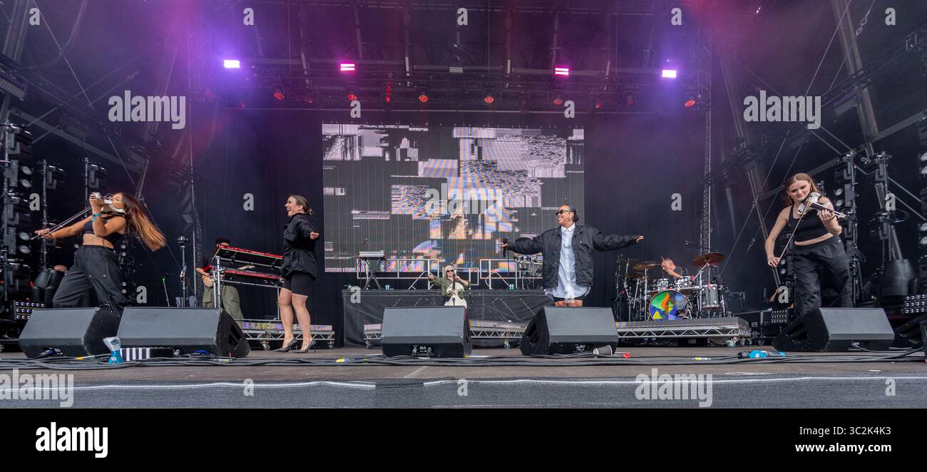 Natasha Bedingfield è una cantante/cantautrice pop multi-platino, dal vivo sul palco del festival Splendour 2025, Nottingham. Foto Stock
