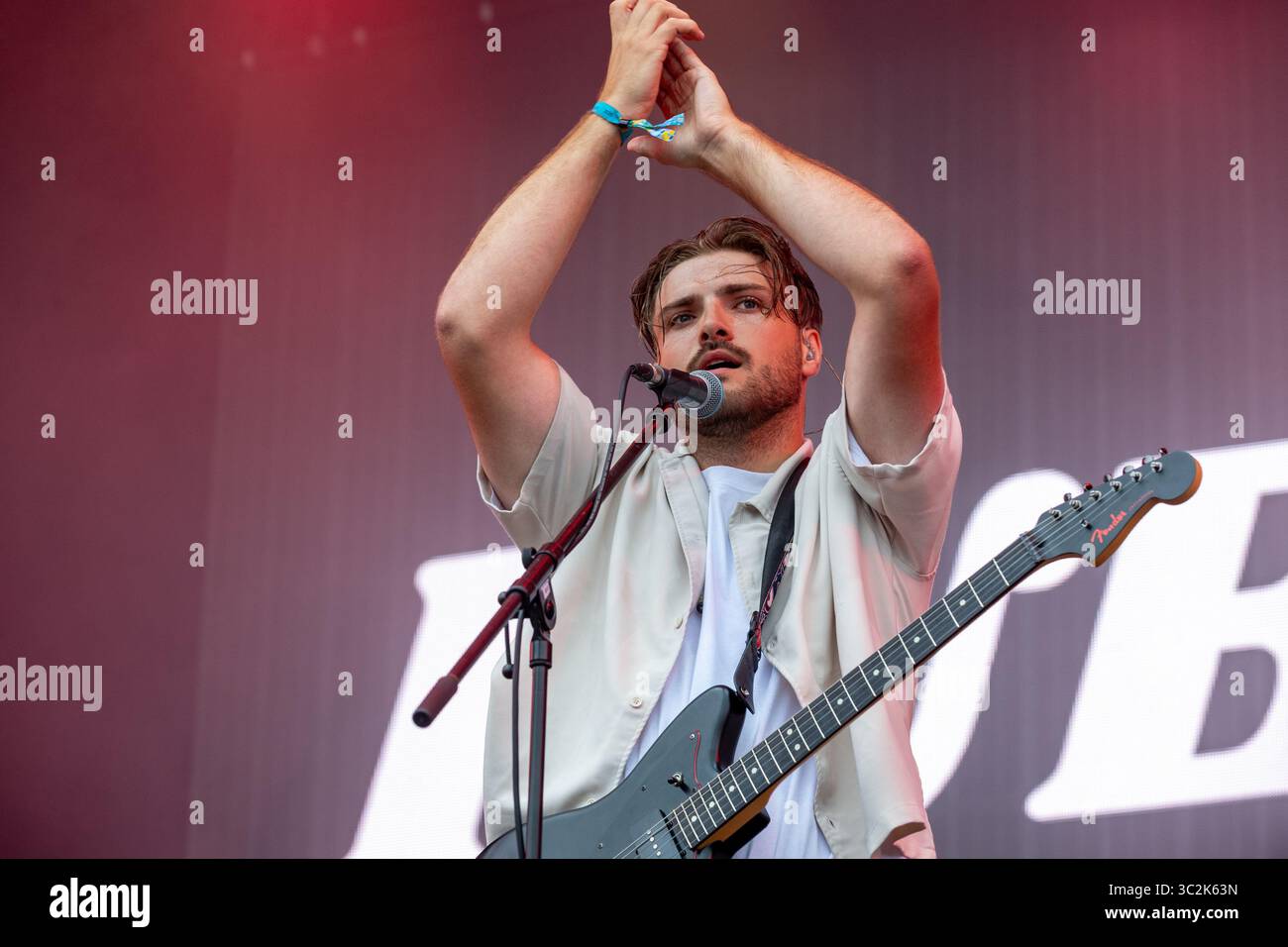 The Publics, una Indie Rock Band che si esibisce dal vivo sul palco del festival Splendour 2025, Nottingham. Foto Stock
