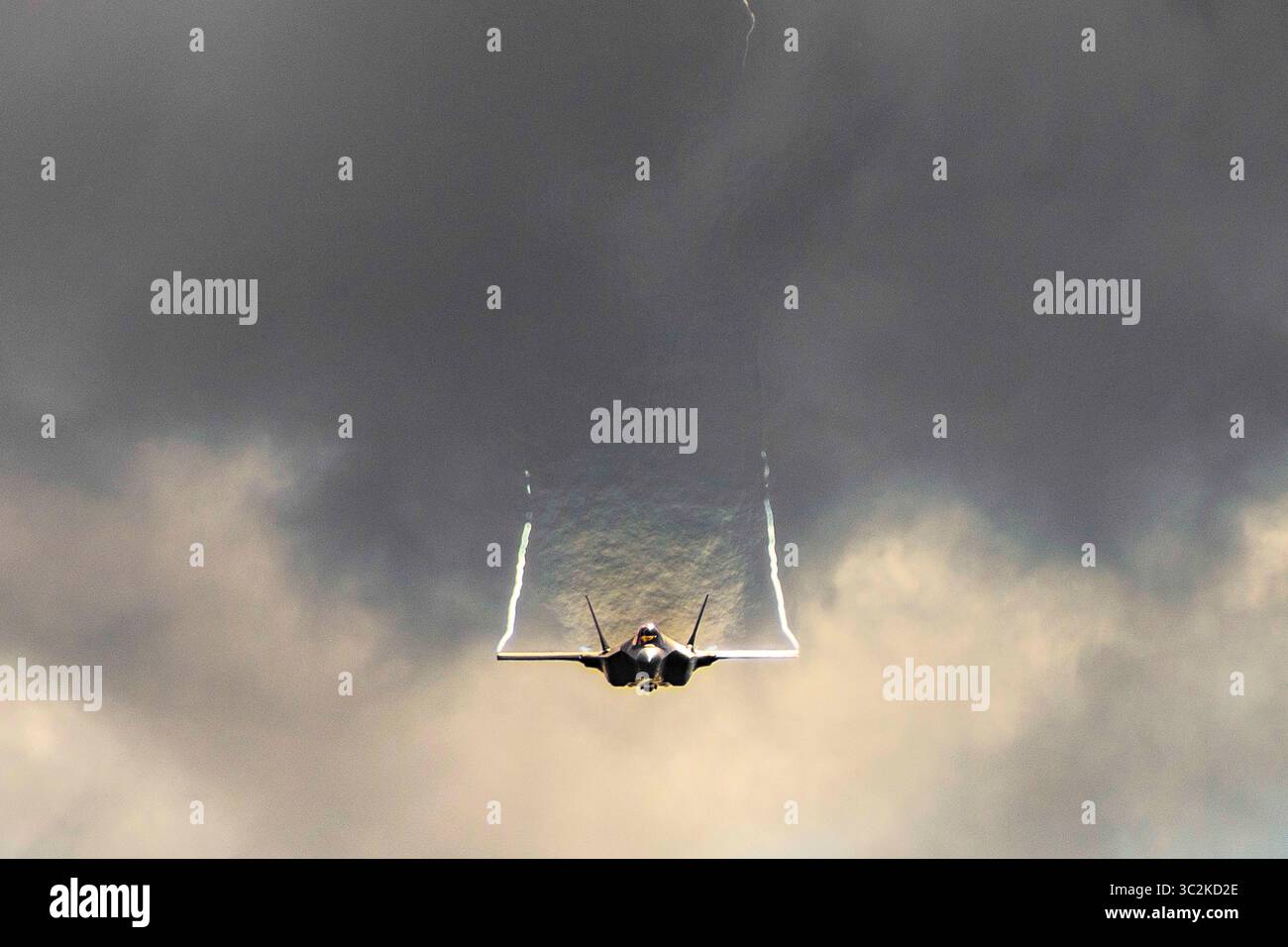 22 giugno 2019 - Bagotville, Quebec, Canada - Capitano Andrew Dojo Olson, pilota di F-35A Lightning II Demonstration Team, sorvola il Bagotville International Air Show in Quebec, Canada, 22 giugno 2019. Il team si è esibito in entrambi i giorni dello show aereo. (Immagine di credito: © U.S. Air Force/ZUMA Wire/ZUMAPRESS.com) Foto Stock