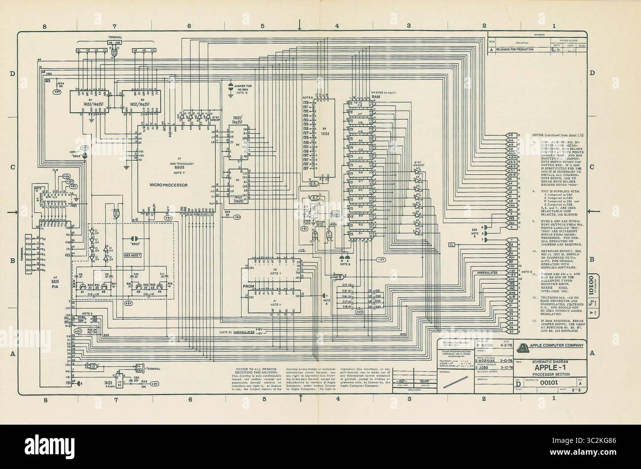 28 giugno 2019 - Boston, Massachusetts, Stati Uniti - Apple-1 computer Operation Manual potrebbe recuperare $ 10k un manuale operativo Apple-1 originale estremamente raro del 1976 sarà messo all'asta da RR Auction con sede a Boston. Il manuale operativo Apple-1 originale d'epoca pubblicato dalla Apple computer Company intorno al 1976, 12 pagine, con il logo originale Apple sulla copertina, progettato dal co-fondatore della Third Apple Ron Wayne e che mostra Isaac Newton seduto con cura sotto un albero, con una mela lucente che sdraia sopra la testa. Il Manuale operativo contiene informazioni su come mettere in funzione il sistema utilizzando Foto Stock