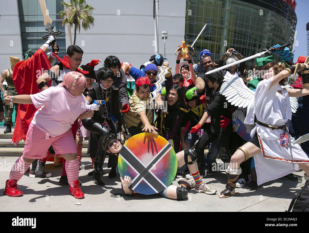 4 luglio 2019 - Los Angeles, California, Stati Uniti - i partecipanti si esibiscono come vari personaggi della serie di videogiochi Super Smash Bros. All'Anime Expo giovedì 4 luglio 2019 al Los Angeles Convention Center di Los Angeles, California. ARIANA RUIZ/PI (immagine di credito: © Prensa Internacional via cavo ZUMA) Foto Stock
