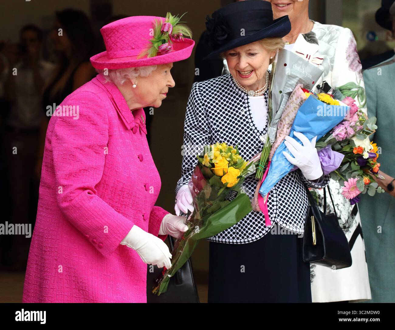 9 luglio 2019 - Cambridge, Regno Unito - la regina Elisabetta II apre ufficialmente il nuovo Royal Papworth Hospital nel campus biomedico di Cambridge. Ha incontrato personale e pazienti durante la sua visita, oltre a vedere alcune delle strutture del rinomato ospedale cardiologico e polmonare. (Immagine di credito: © Keith Mayhew/SOPA Images via ZUMA Wire) Foto Stock