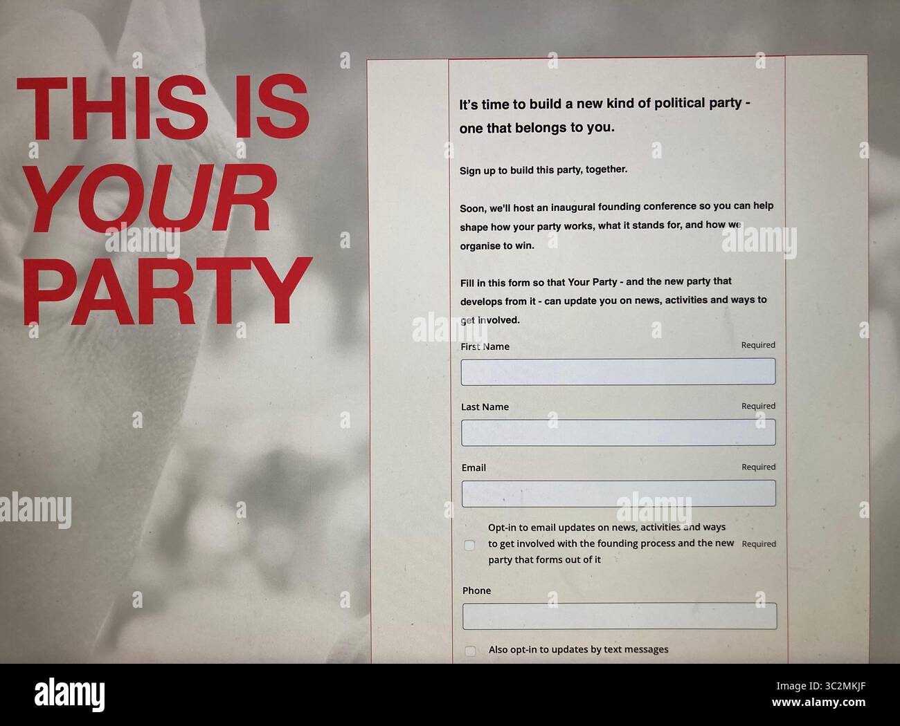 Sito web del nuovo partito politico annunciato dall'ex leader del partito laburista Jeremy Corbin e dall'ex parlamentare laburista Zara Sultana. - Immagine stock catturata con smartphone