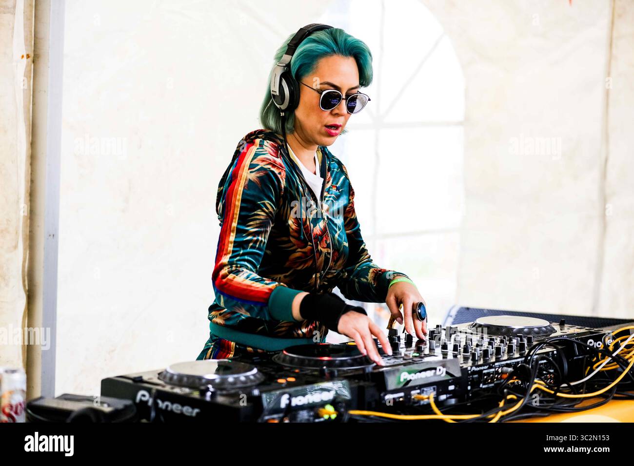 Giugno 23, 2019 - Reykjavâ€™k, Islanda - Australian DJ MONICA JUDE compie durante il quinto segreto Solstice Festival in Laugadalur, Reykjavâ€™k, Islanda detenute da giugno 21-23, 2019...segreto Solstice, situato appena al di fuori di Reykjavik, Islanda, coerentemente vanta una lineup che è così diversificato e distintivo come il festival nei dintorni. Presentazione di alcuni dei più grandi del mondo di artisti contemporanei, amati musicisti di culto nonché fresco talento locale la festa continua per tutta la notte con un piccolo aiuto da parte del sole di mezzanotte che è quasi sempre presente per tutta l'estate equinox. (Cre Foto Stock