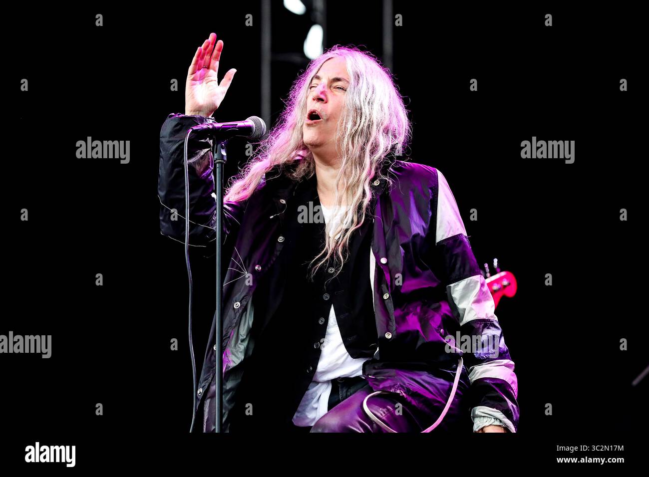 Giugno 23, 2019 - Reykjavâ€™k, Islanda - Music Artista Patti Smith e banda esegue durante il quinto segreto Solstice Festival in Laugadalur, Reykjavâ€™k, Islanda detenute da giugno 21-23, 2019...segreto Solstice, situato appena al di fuori di Reykjavik, Islanda, coerentemente vanta una lineup che è così diversificato e distintivo come il festival nei dintorni. Presentazione di alcuni dei più grandi del mondo di artisti contemporanei, amati musicisti di culto nonché fresco talento locale la festa continua per tutta la notte con un piccolo aiuto da parte del sole di mezzanotte che è quasi sempre presente per tutta l'estate equin Foto Stock