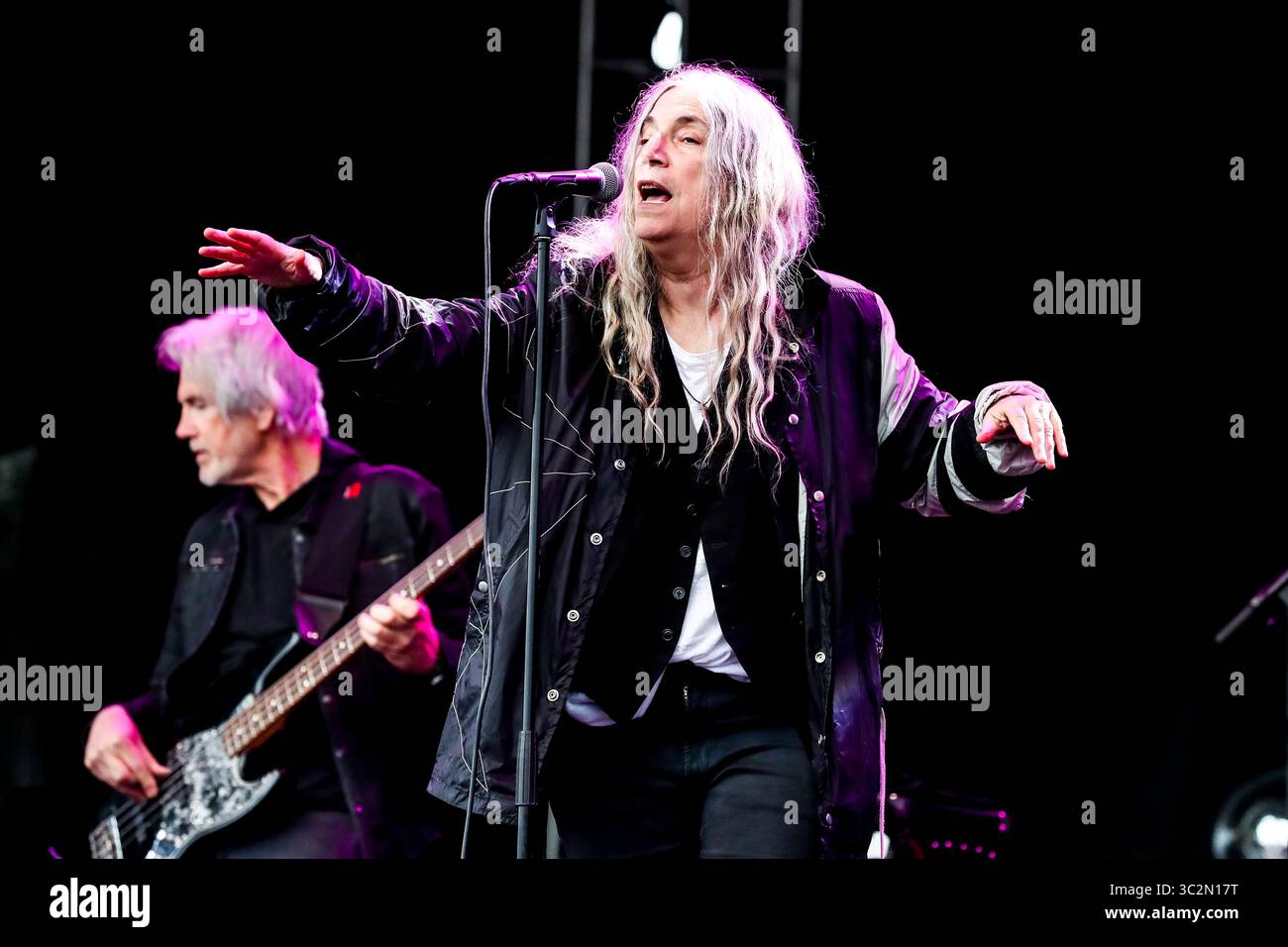 Giugno 23, 2019 - Reykjavâ€™k, Islanda - Music Artista Patti Smith e banda esegue durante il quinto segreto Solstice Festival in Laugadalur, Reykjavâ€™k, Islanda detenute da giugno 21-23, 2019...segreto Solstice, situato appena al di fuori di Reykjavik, Islanda, coerentemente vanta una lineup che è così diversificato e distintivo come il festival nei dintorni. Presentazione di alcuni dei più grandi del mondo di artisti contemporanei, amati musicisti di culto nonché fresco talento locale la festa continua per tutta la notte con un piccolo aiuto da parte del sole di mezzanotte che è quasi sempre presente per tutta l'estate equin Foto Stock
