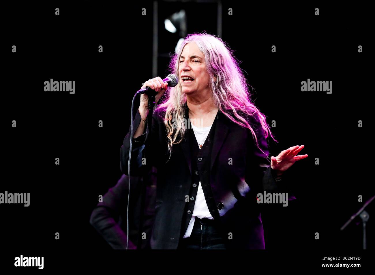 Giugno 23, 2019 - Reykjavâ€™k, Islanda - Music Artista Patti Smith e banda esegue durante il quinto segreto Solstice Festival in Laugadalur, Reykjavâ€™k, Islanda detenute da giugno 21-23, 2019...segreto Solstice, situato appena al di fuori di Reykjavik, Islanda, coerentemente vanta una lineup che è così diversificato e distintivo come il festival nei dintorni. Presentazione di alcuni dei più grandi del mondo di artisti contemporanei, amati musicisti di culto nonché fresco talento locale la festa continua per tutta la notte con un piccolo aiuto da parte del sole di mezzanotte che è quasi sempre presente per tutta l'estate equin Foto Stock