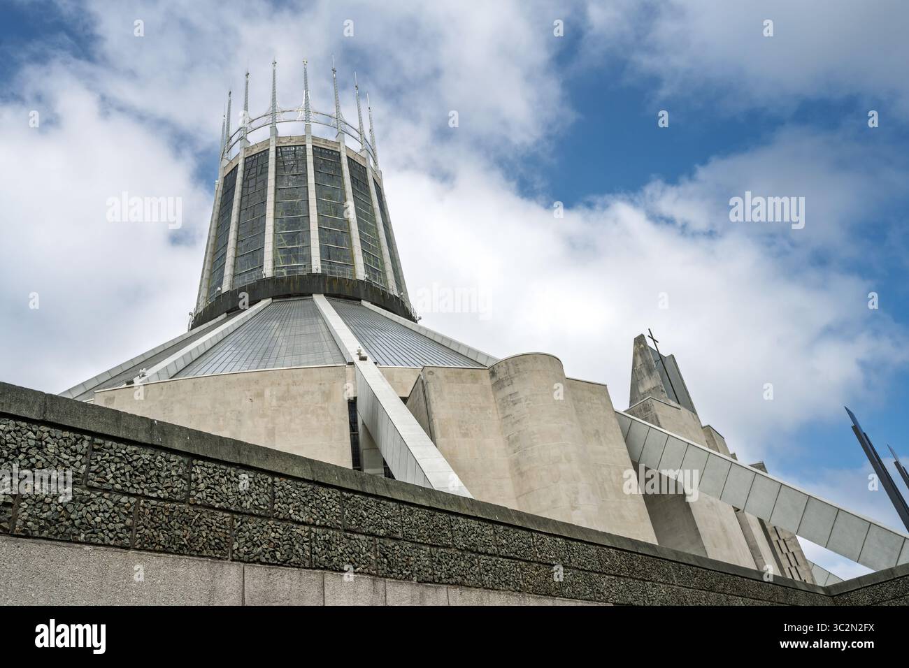 La cattedrale Paddy's Wigwam o Metropolitain assomiglia a un razzo pronto per il lancio. Foto Stock
