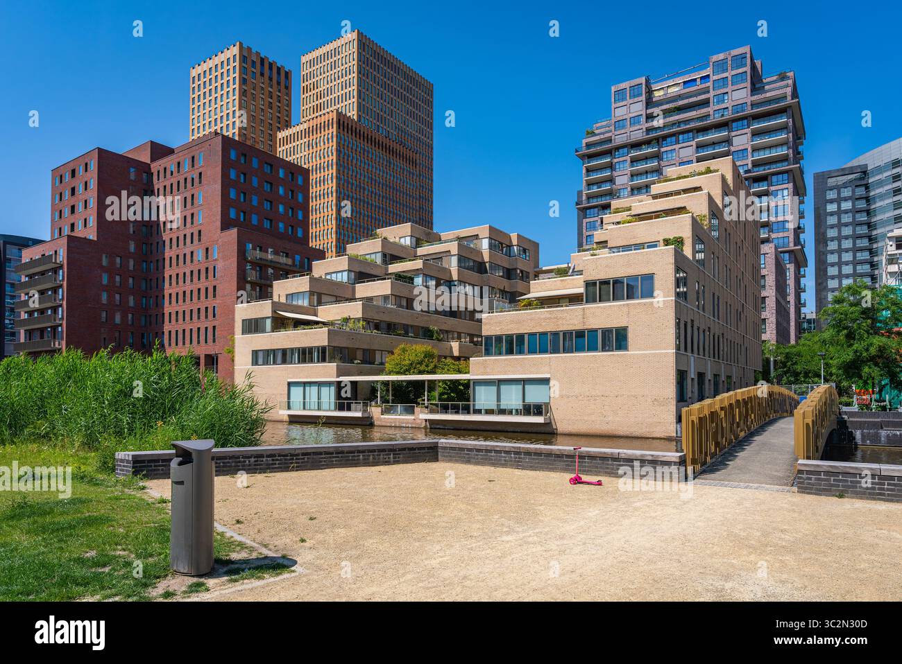 Skyline di Amsterdam Zuidas, architettura futuristica nel quartiere finanziario di Amsterdam Foto Stock