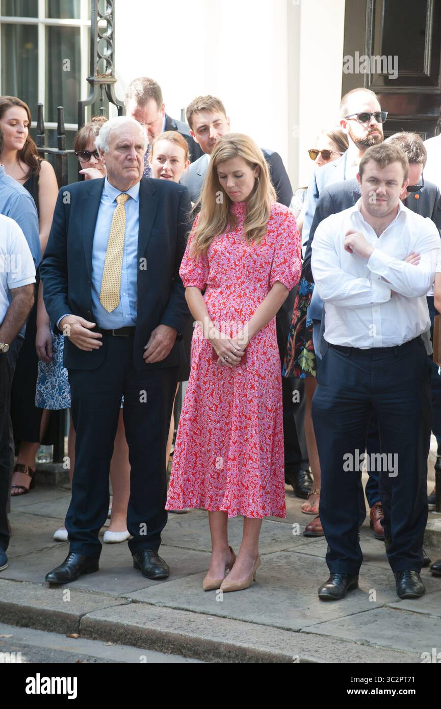 24 luglio 2019, Londra, Regno Unito: Boris Johnson, arriva al numero 10 di Downing Street, e fa il suo discorso come nuovo primo ministro, come suo padre e partner Carrie Symonds guardando...con: Carrie Symonds.dove: Londra, Regno Unito.quando: 24 luglio 2019.credito: >..**DISPONIBILE SOLO PER GLI Stati Uniti* (immagine di credito: © Tsaa/WENN via ZUMA Press) Foto Stock
