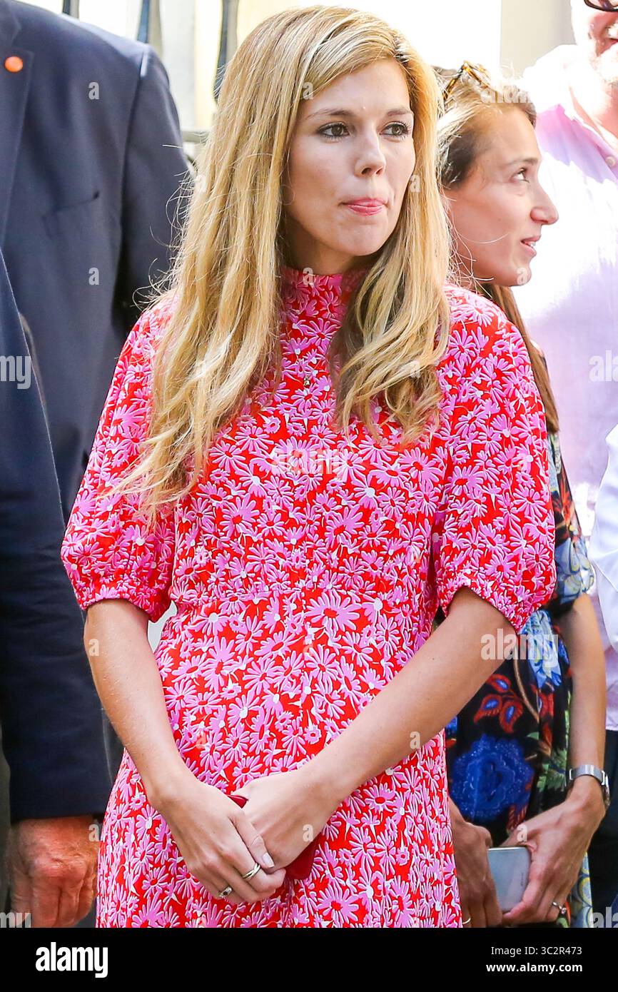 24 luglio 2019, Londra, Regno Unito: Carrie Symonds, la fidanzata del nuovo primo ministro britannico Boris Johnson, aspetta che Boris arrivi a Downing Street. Boris Johnson è stato eletto come nuovo leader del Partito Conservatore e Unionista e sarà il 77 ° primo ministro della Gran Bretagna. Il primo ministro uscente Theresa May si è dimesso oggi presto. (Immagine di credito: © Steve Taylor/SOPA Images via ZUMA Wire) Foto Stock