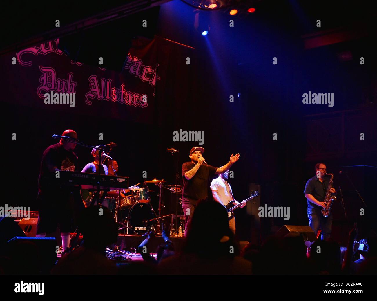 Luglio 25, 2019, Norfolk, Virginia, Stati Uniti d'America: Long Beach Dub Allstars portare la loro miscela di reggae al Norva a Norfolk, Virginia, 25 luglio 2019. Long Beach Dub Allstars areMarshall Goodman ''Ras MG'' su tamburi, Michael ''MIGUEL'' Happoldt su lead guitar/vocals, Opie Ortiz su vocals, Jack Maness sulla voce/chitarra/chiavi, Tim Wu sul sax/flauto/vocals e Edwin Kampwith sui bassi. ..Photo Â© Jeff Moore 2019 (credito Immagine: © Jeff Moore/ZUMA filo) Foto Stock