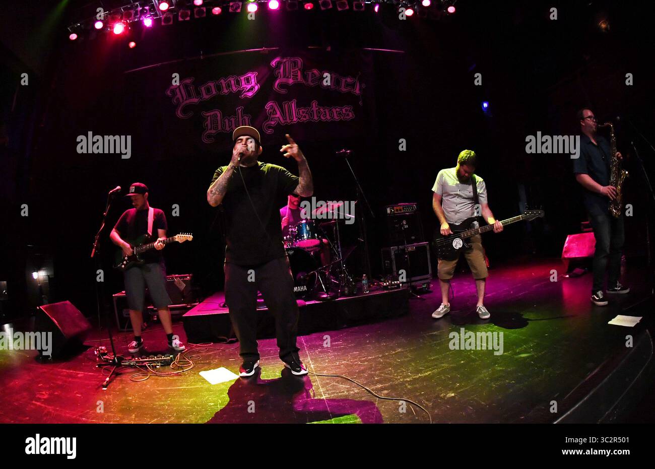 Luglio 25, 2019, Norfolk, Virginia, Stati Uniti d'America: Long Beach Dub Allstars portare la loro miscela di reggae al Norva a Norfolk, Virginia, 25 luglio 2019. Long Beach Dub Allstars areMarshall Goodman ''Ras MG'' su tamburi, Michael ''MIGUEL'' Happoldt su lead guitar/vocals, Opie Ortiz su vocals, Jack Maness sulla voce/chitarra/chiavi, Tim Wu sul sax/flauto/vocals e Edwin Kampwith sui bassi. ..Photo Â© Jeff Moore 2019 (credito Immagine: © Jeff Moore/ZUMA filo) Foto Stock