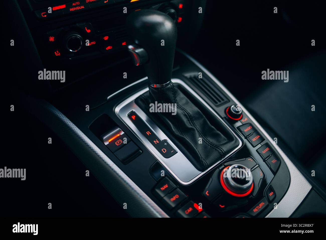 Leva del cambio della vettura bloccata in posizione di parcheggio Foto Stock