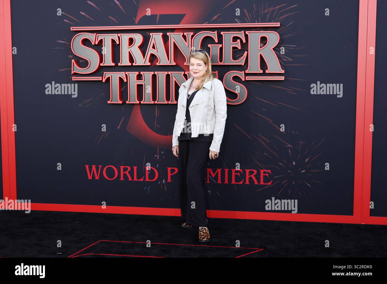 28 giugno 2019, Santa Monica, CA, Stati Uniti: LOS ANGELES - giugno 28: Catherine Curtin alla prima mondiale di 'Stranger Things' nella Santa Monica High School il 28 giugno 2019 a Santa Monica, CA (Credit Image: © Kathy Hutchins via ZUMA Wire) Foto Stock