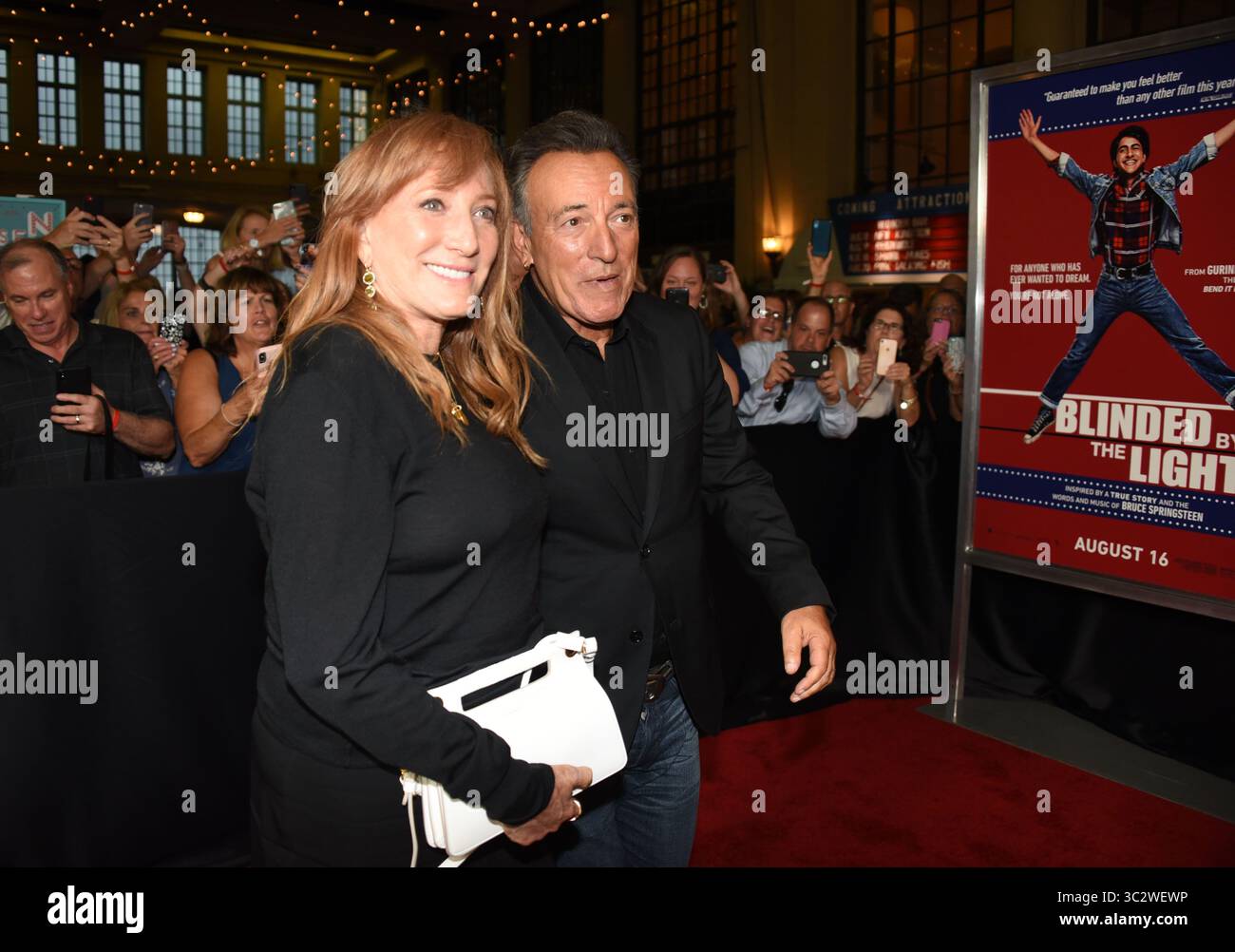 7 agosto 2019, Asbury Park, New Jersey, Stati Uniti: Prima di "Blinded by the Light" tenutasi al Paramount Theater di Asbury Park, New Jersey... con: Patti Scialfa, Bruce Springsteen.dove: Asbury Park, New Jersey, Stati Uniti.quando: 07 agosto 2019.credito: >..**DISPONIBILE SOLO PER GLI Stati Uniti* (immagine di credito: © HD1/WENN via ZUMA Press) Foto Stock