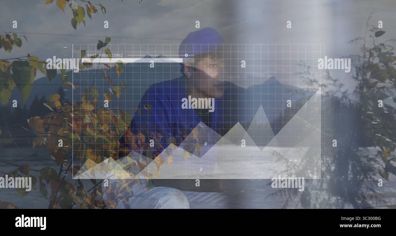 Persona in piedi che indossa berretto e giacca blu in autunno sul lago, con sovrapposizione dell'interfaccia digitale Foto Stock