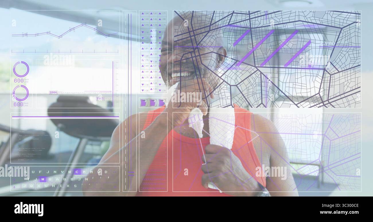 Atleta in tanktop rosso che pulisce il sudore con un asciugamano bianco nella palestra tapis roulant, grafica-interfaccia digitale Foto Stock