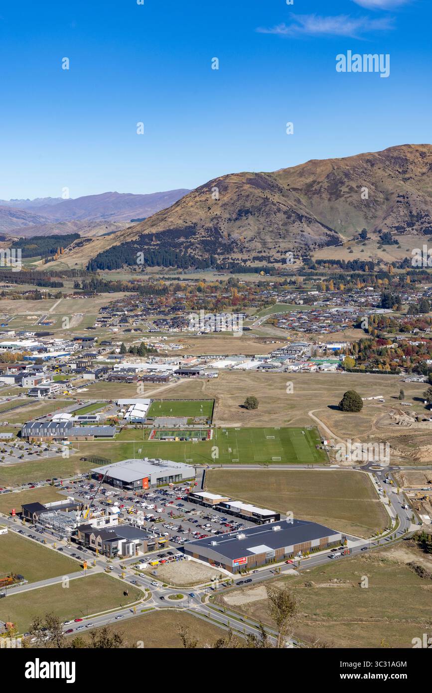 Wanaka, regione di Otago, nuova Zelanda, sviluppo del centro cittadino di Wanaka per costruire una nuova città residenziale e commerciale Three Parks Wanaka Foto Stock