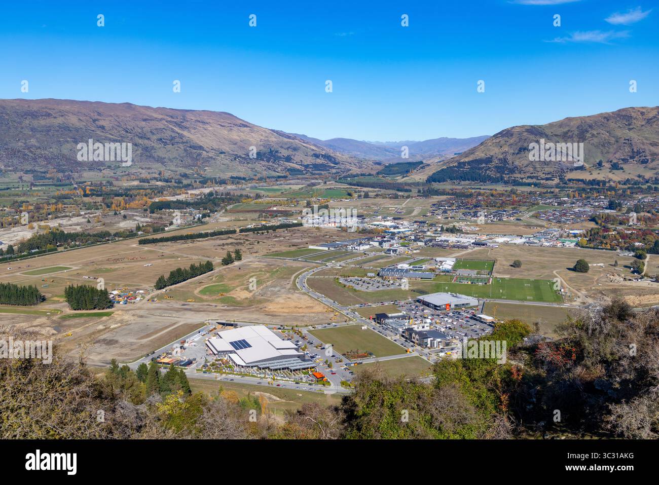 Wanaka, regione di Otago, nuova Zelanda, sviluppo del centro cittadino di Wanaka per costruire una nuova città residenziale e commerciale Three Parks Wanaka Foto Stock