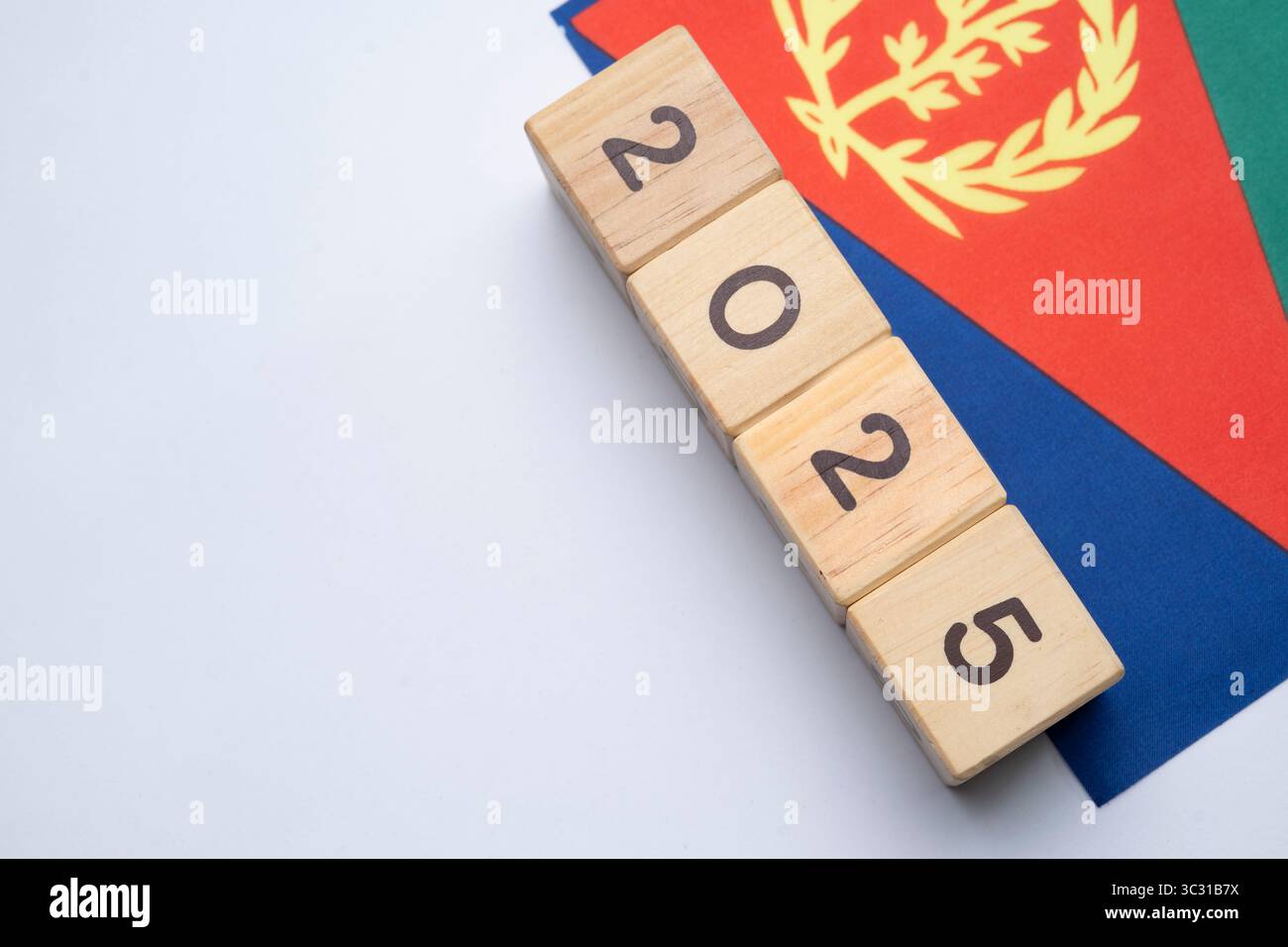 2025, Eritrea, bandiera Eritrea con data block, concetto, eventi importanti per l’Eritrea il nuovo anno, elezioni, economia, attività sociali, banca centrale, E Foto Stock