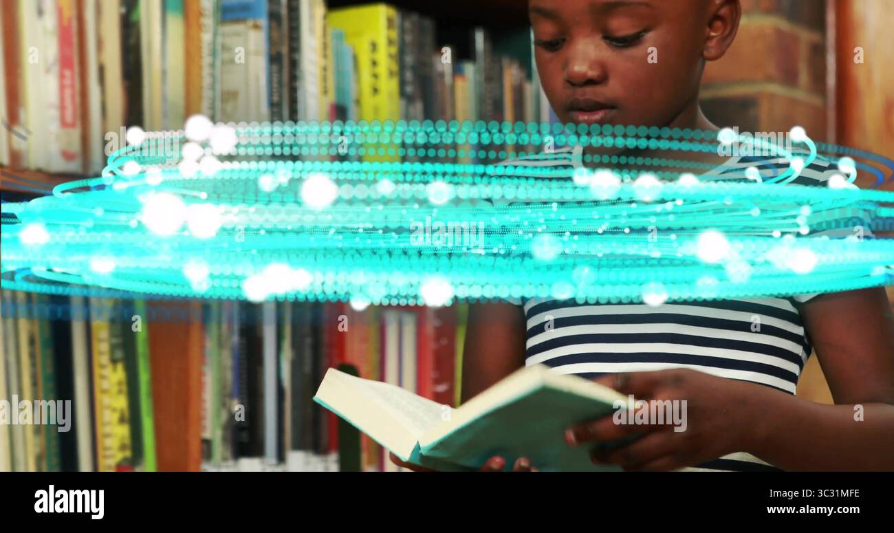 Ragazza che legge un libro aperto in biblioteca, con scaffali, parete in mattoni, vortice digitale, spazio per copiare Foto Stock