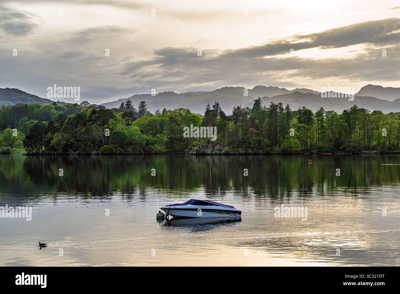 Tramonto sul lago Windermere, Ambleside, Lake District, Cumbria, Inghilterra Foto Stock