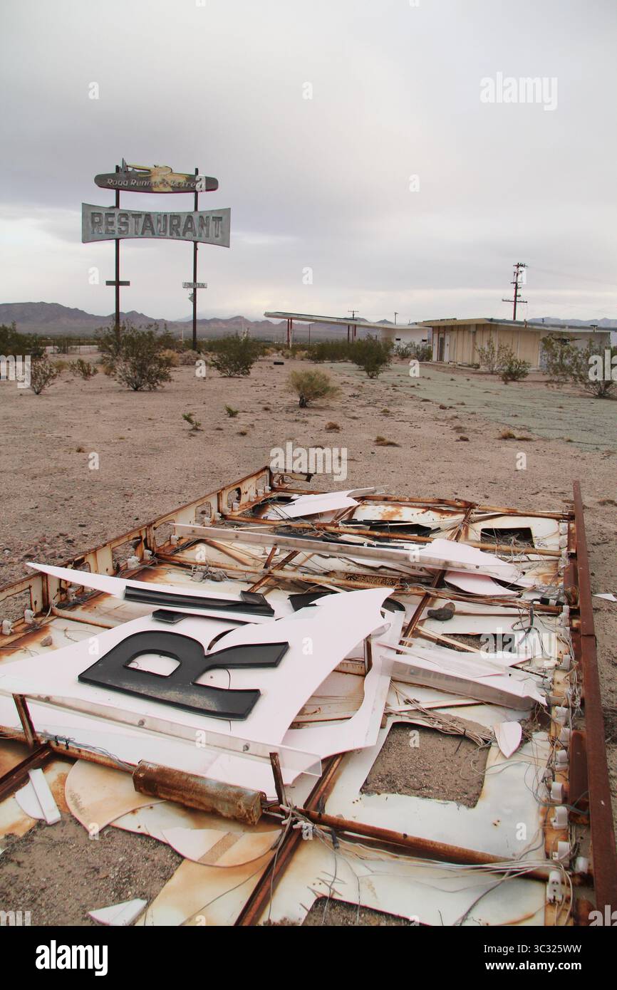 edificio abbandonato, route 66, essex california Foto Stock