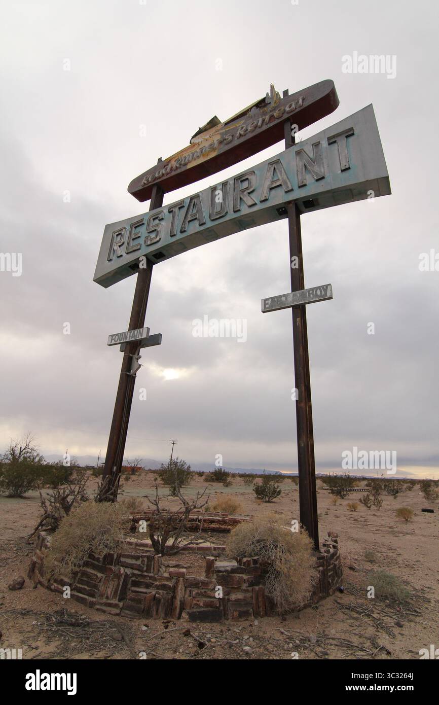 edificio abbandonato, route 66, essex california Foto Stock