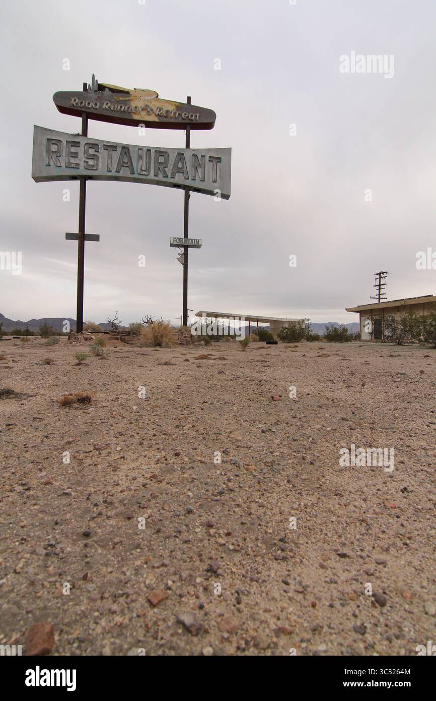 edificio abbandonato, route 66, essex california Foto Stock