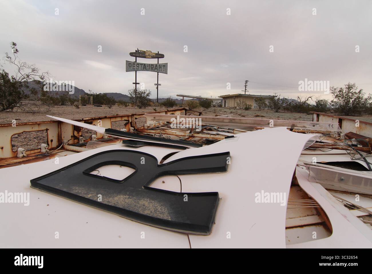 edificio abbandonato, route 66, essex california Foto Stock