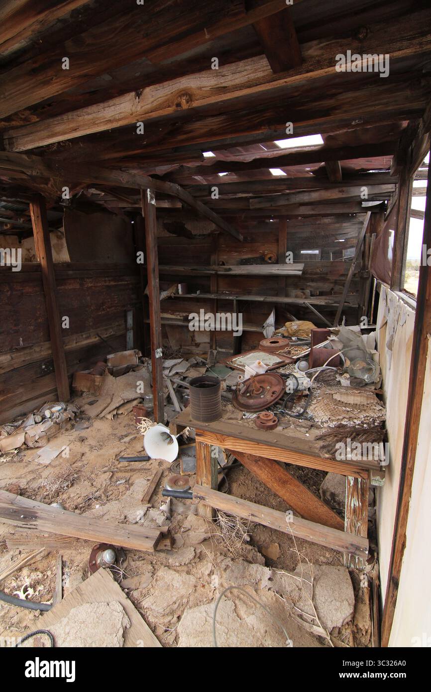 stazione di servizio abbandonata, linea 66 essex, california Foto Stock