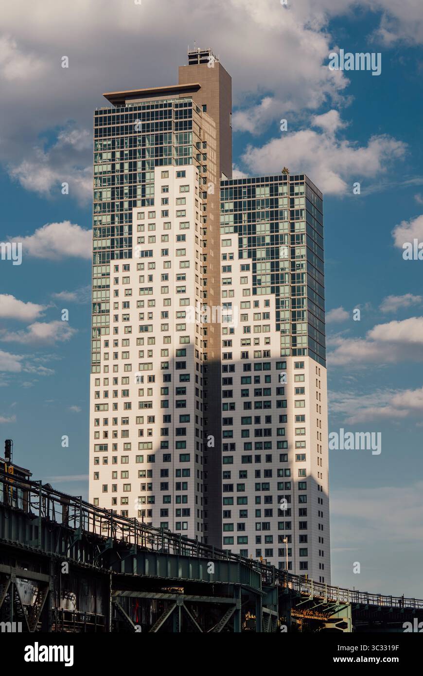 Edificio dello skyline di New York in stile regine Foto Stock