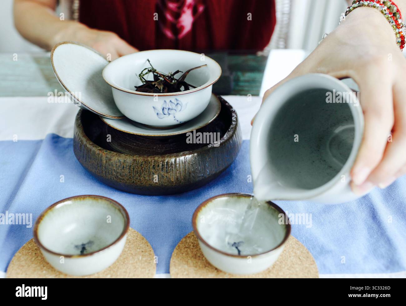 Preparazione per la cerimonia del tè cinese Foto Stock