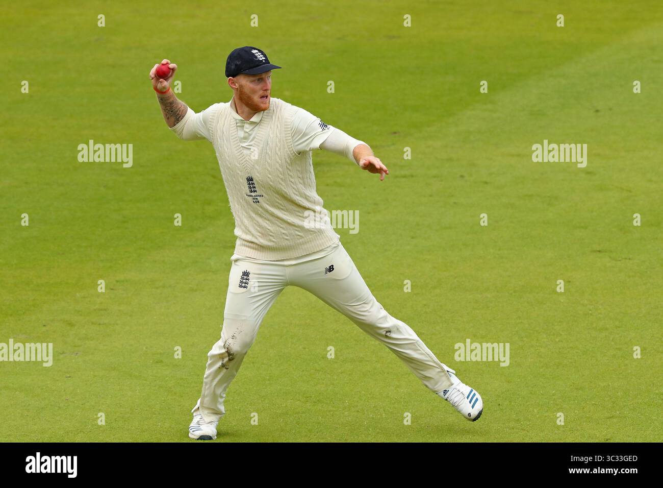MANCHESTER, INGHILTERRA. 5 SETTEMBRE 2019: L'Inghilterra Ben Stokes schiera durante il secondo giorno del 4° Specsavers Ashes test Match, all'Old Trafford Cricket Ground, Manchester, Inghilterra. (Immagine di credito: &Copy; ESPA Photo Agency/CSM via ZUMA Wire) Foto Stock