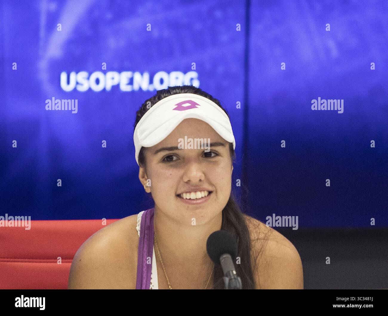 8 settembre 2019, Flushing Meadows, New York, Stati Uniti d'America: Maria Camila Osorio Serrano durante una conferenza stampa dopo aver vinto il suo match Junior Girls Singles Finals contro Alexandra Yepifanova il giorno 14 degli US Open 2019 all'USTA Billie Jean King National Tennis Center domenica 8 settembre 2019 nel quartiere Flushing del Queens borough di New York City. Osorio Serrano sconfigge Yepifanova, 6-1, 6-0. JAVIER ROJAS/PI (immagine di credito: © Prensa Internacional via cavo ZUMA) Foto Stock